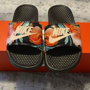 Women's Nike Slides Size 7 NWOT
